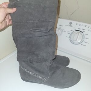 Women's Gray Suede Mid-Calf Boots - Classic Everyday Style